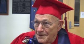 Ветеран 2-ой Мировой войны исполнил мечту спустя 71 год, получив школьный аттестат